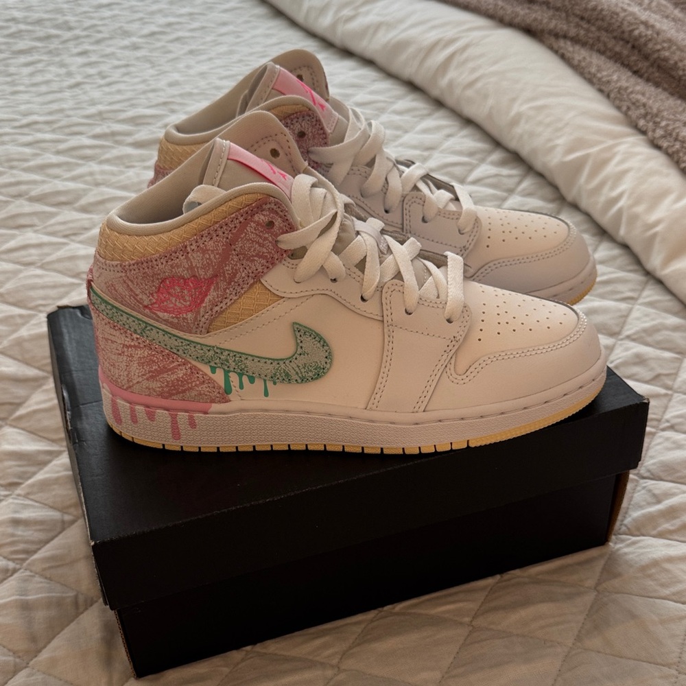 Nike Air Jordan 1 Mid SE (GS) Paint Drip Sneakers